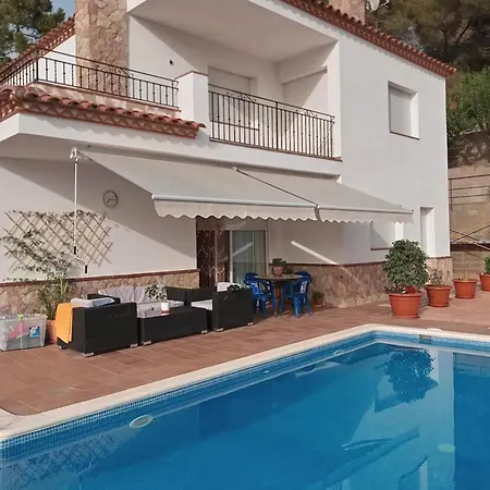 Ideal With Pool In Daire